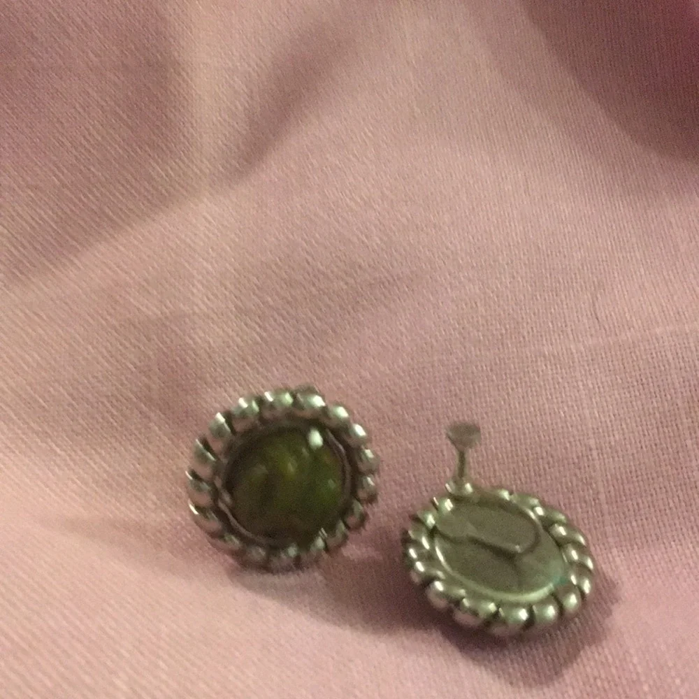 Vintage Clip on earrings (Z)
